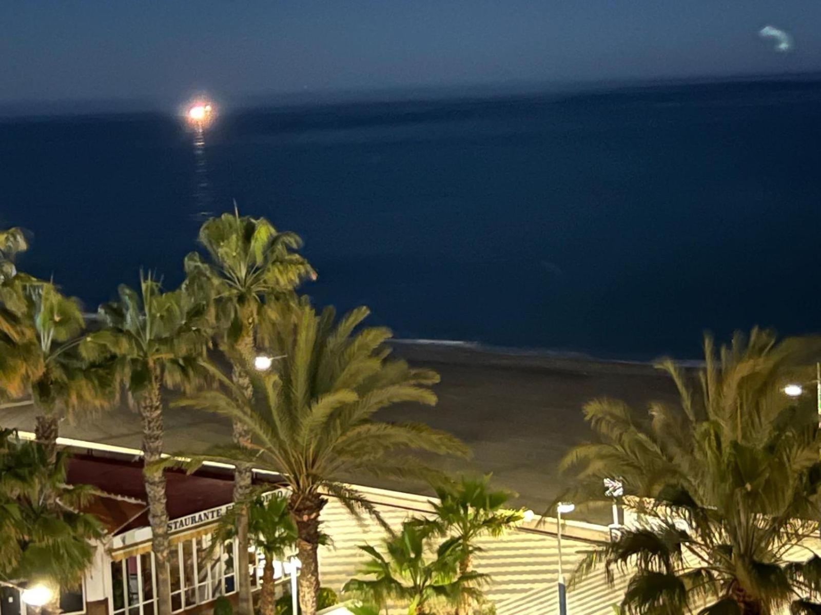 Estudio Mar En Calma, Primera Linea De Playa Con Vistas Al Mar Torrox Esterno foto